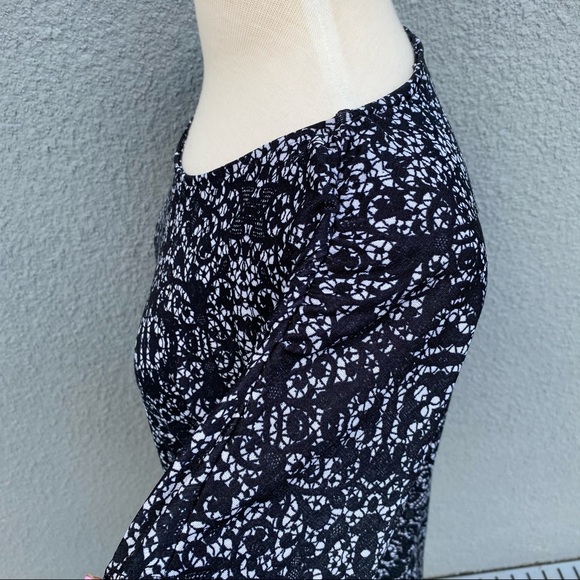 Black Patterned Short Sleeves Top - Picture 4 of 7